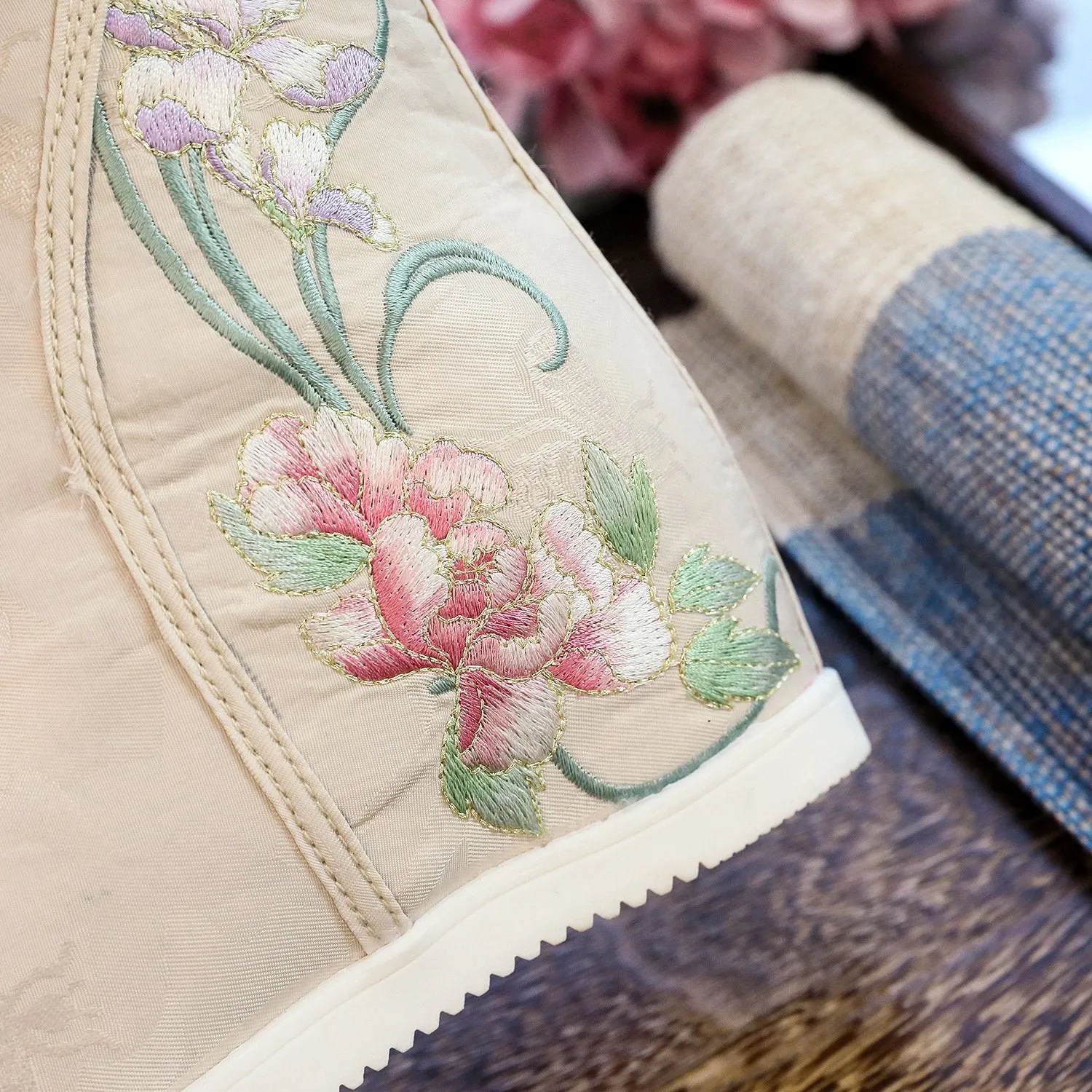 Retro flower embroidery plush lined mid calf boots | Inner wedge snow boots
